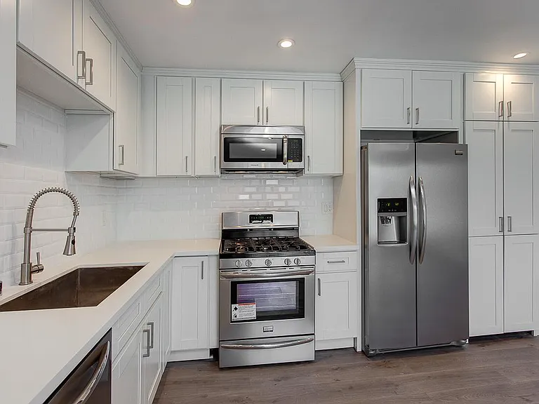 2827 S La Brea Ave #18 — Photo 4