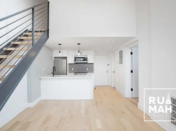 107 Waverly Avenue image 4 of 14