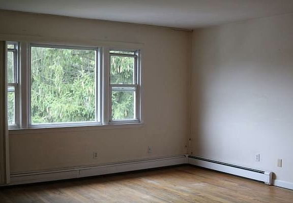 2nd image of 14 Oak St #2