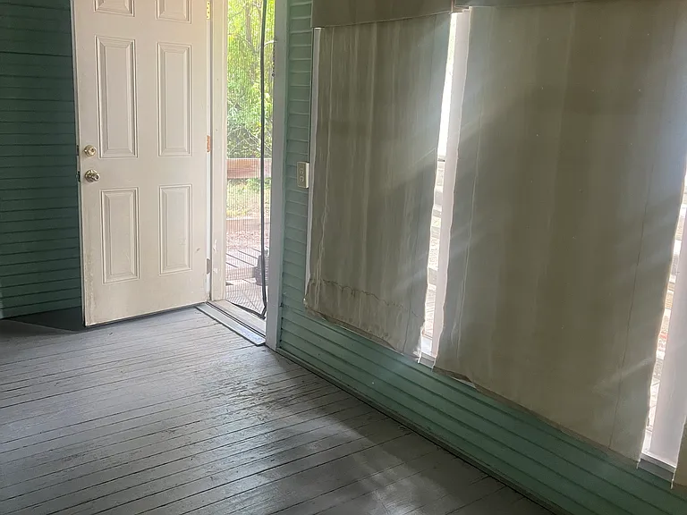 207 S Lennox St — Photo 12