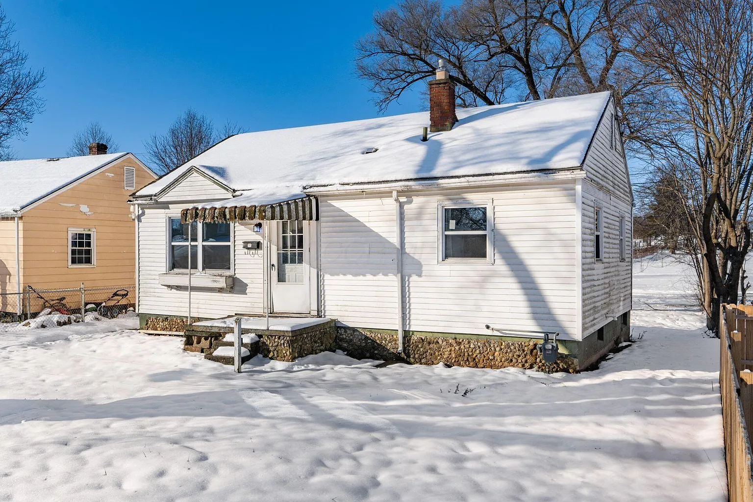 317 Wyandotte St photo 1