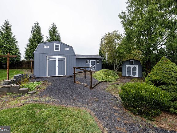 5th image of 820 Burgess Ct