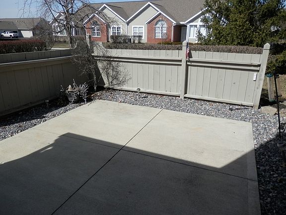 3rd image of 639 Hampton Woods Dr