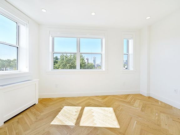 4th image of 288 Clinton Ave #2905B
