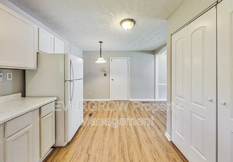 3962 Strathmore Dr — Photo 12