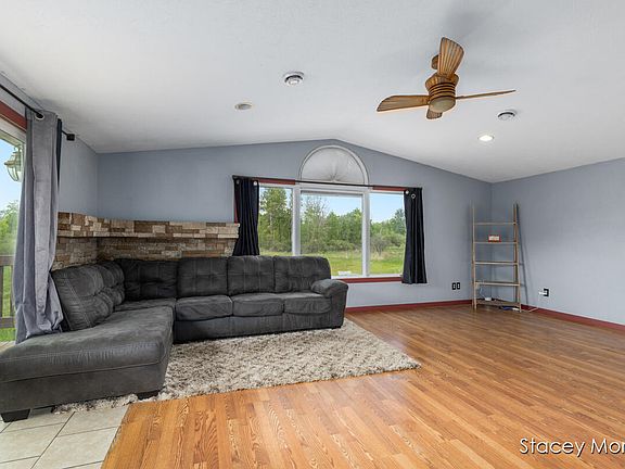 4th image of 1910 Waterview Way