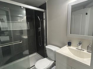 390 E 22nd St #2, Hamilton, ON L8V2W4