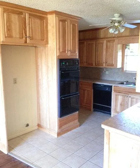 1365 W Hyman St — Photo 3