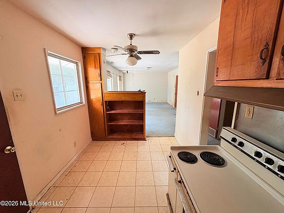 5th image of 23 Longview Dr