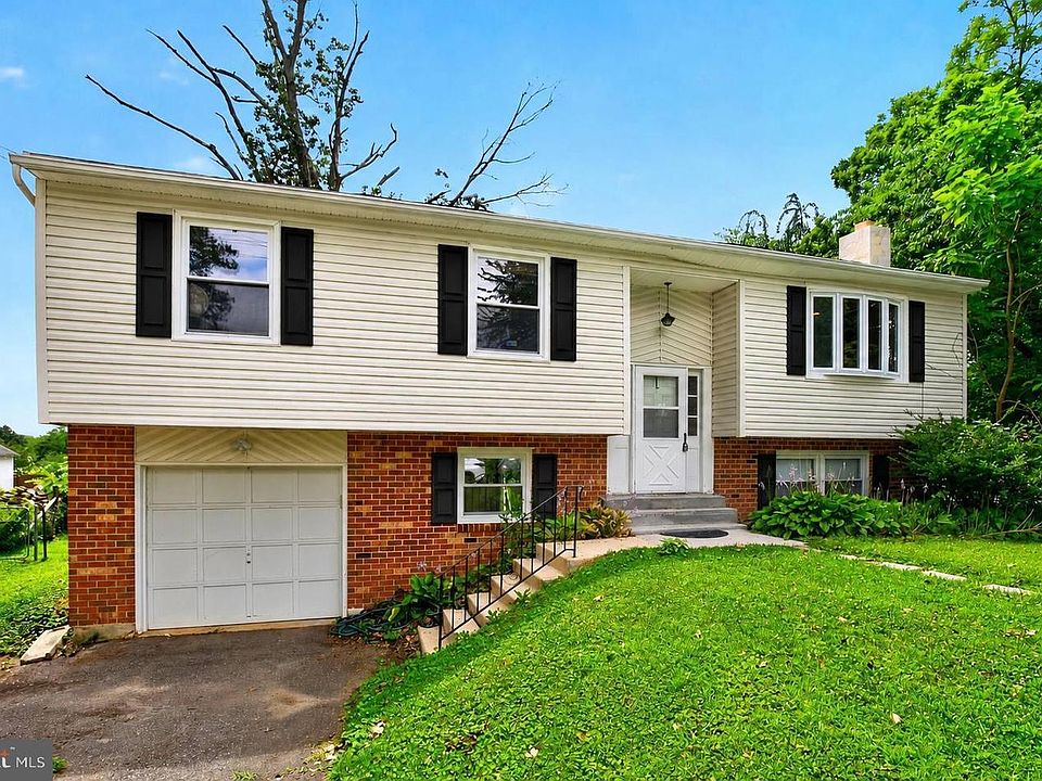 1st image of 1745 Larkin Rd
