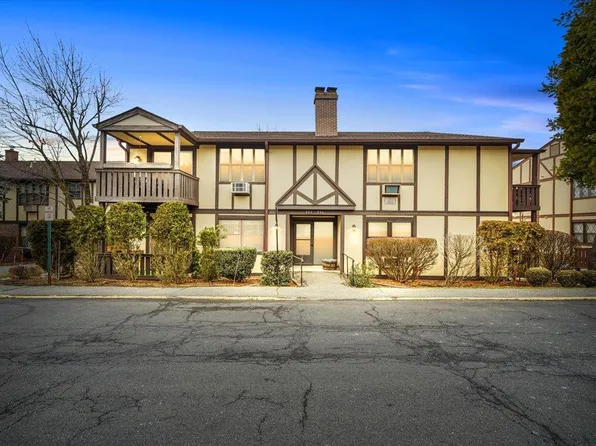 995 Sierra Vista Lane, Valley Cottage, NY 10989