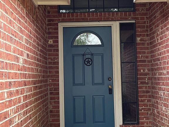 5th image of 102 Beechwood St