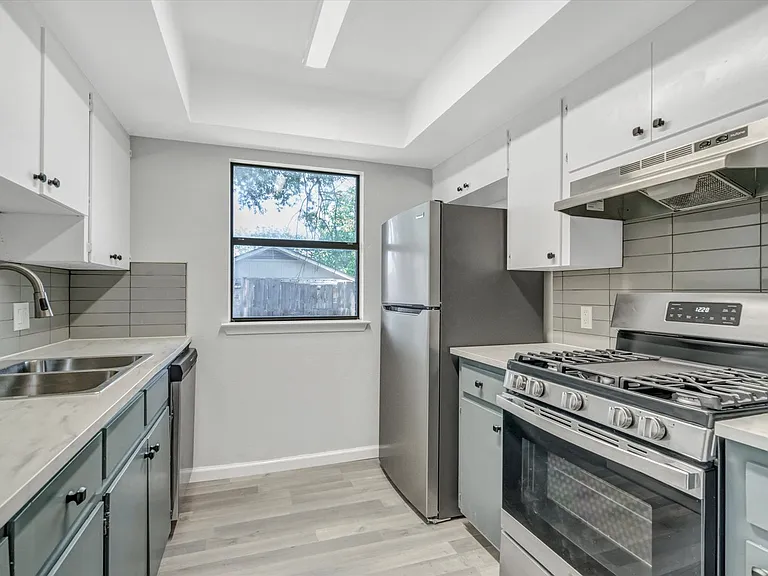 505 Old West Dr #B — Photo 8
