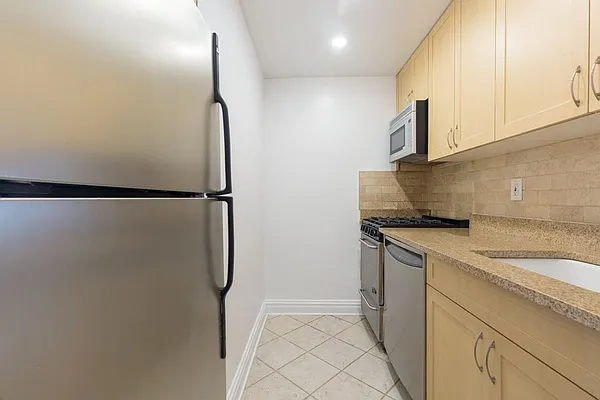 Rented by Stonehenge NYC LLC | media 12