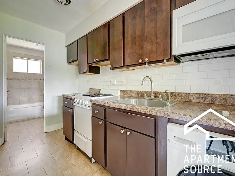 1743 W Bryn Mawr Ave #18 — Photo 1