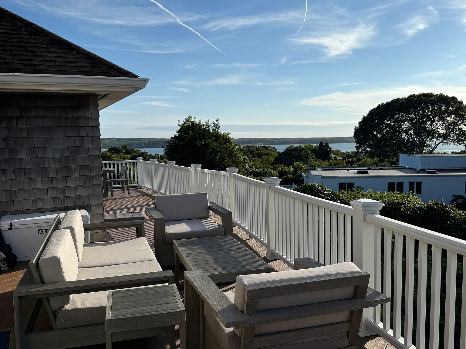 MTK House with Water View and Pool — Photo 3