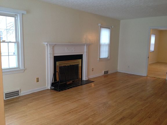 5th image of 35 Harcourt Dr