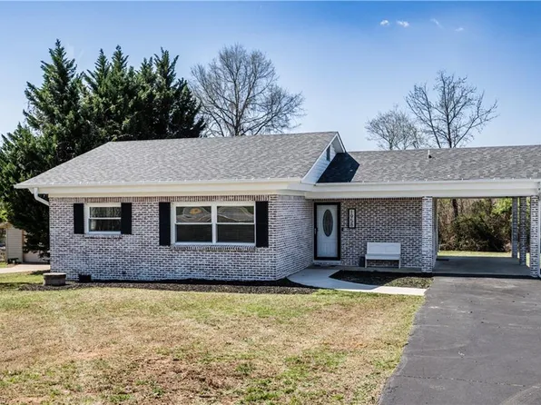 1958 Oregon Hill Rd, Reidsville, NC 27326