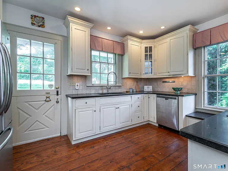103 Litchfield Rd — Photo 10