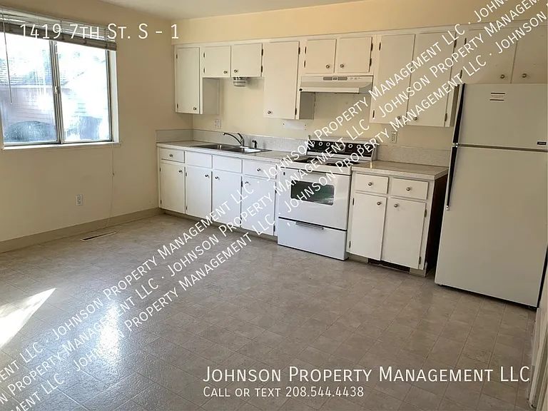 1419 7th St S #1 — Photo 2