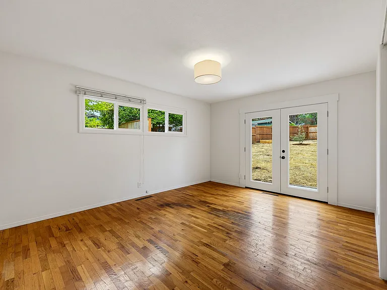 2100 Woodlawn Dr — Photo 20