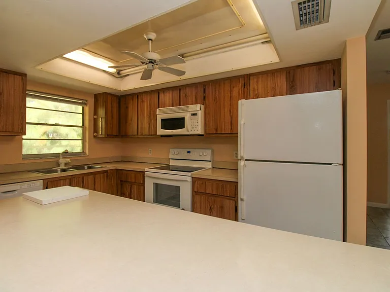 4300 Gulfstream Dr #2D — Photo 14