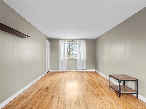 3rd image of 8010 Manville Dr