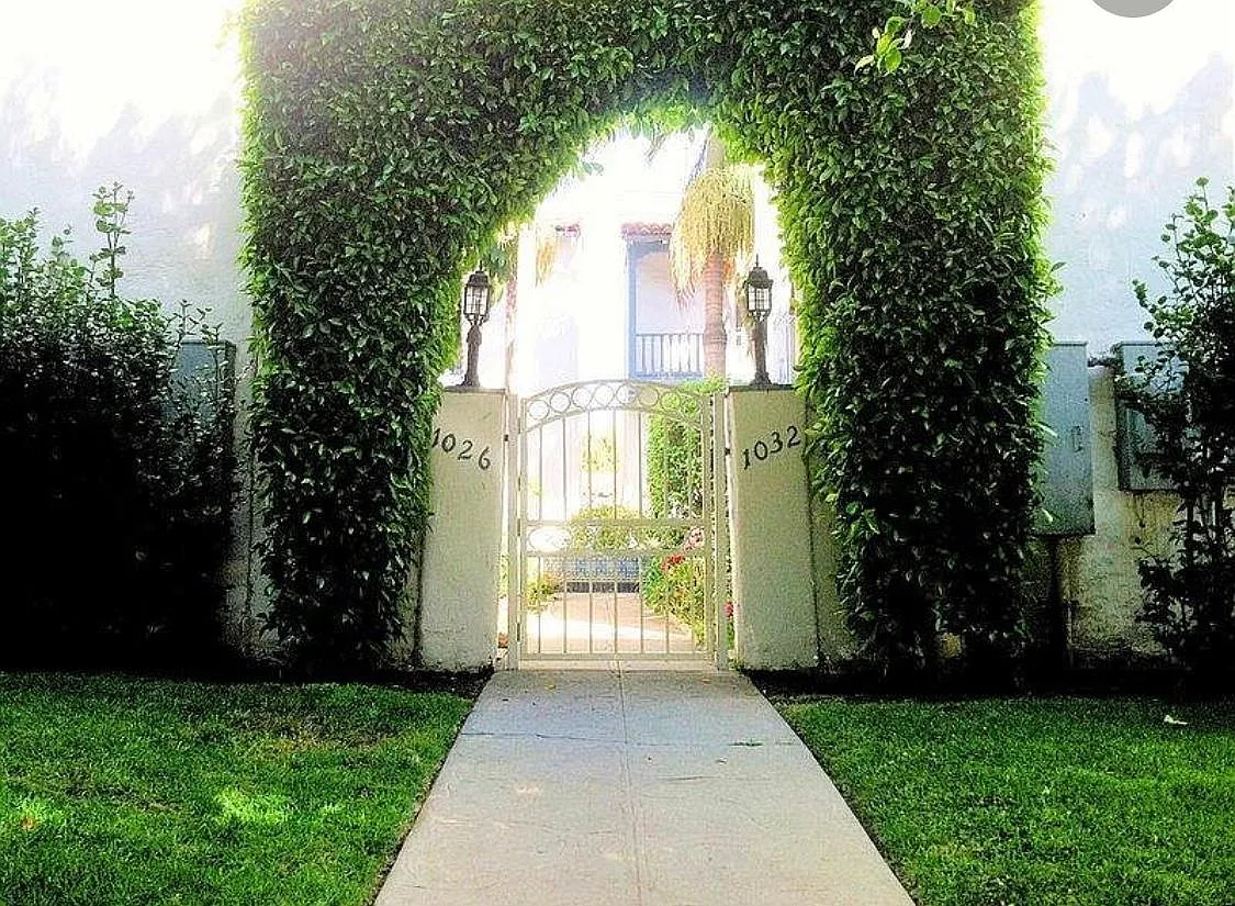 1032 S Orange Grove Ave — Photo 2