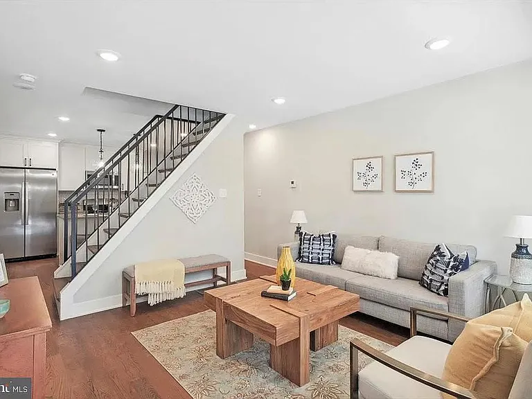 396 Ripka St — Photo 2