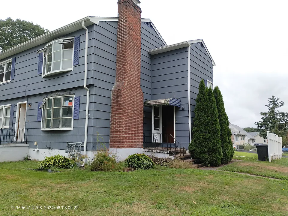 67 Edward St #2