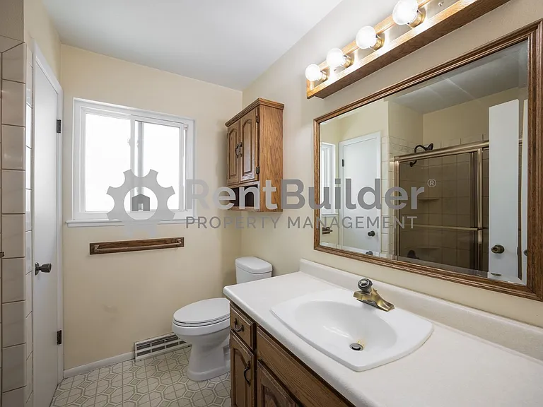 6504 Loftus Ave NE — Photo 16