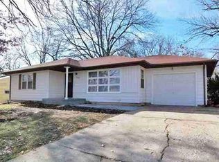 2141 SW Prairie Rd, Topeka, KS 66614