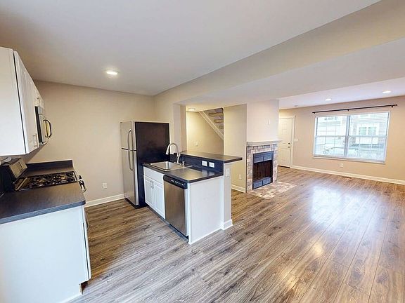 5th image of 5078 Stoneybrook Blvd