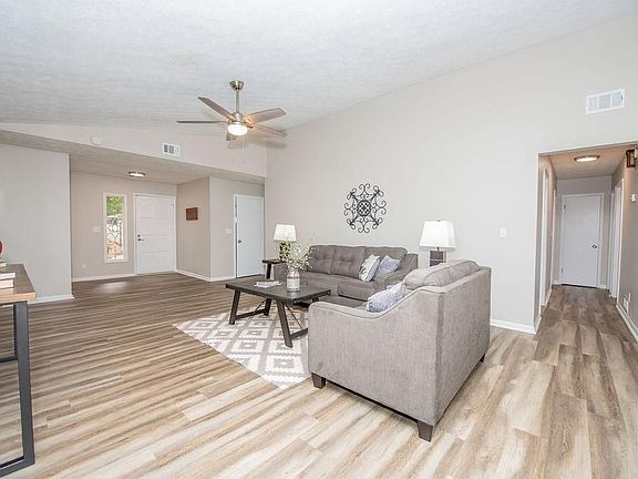 3rd image of 180 Crabtree Dr