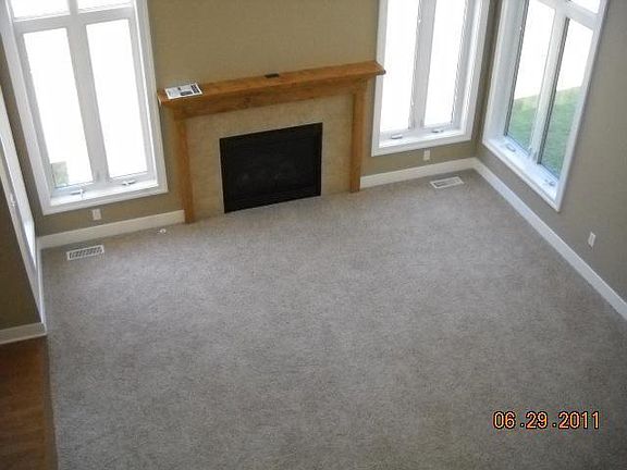 5th image of 4233 Creekview Dr