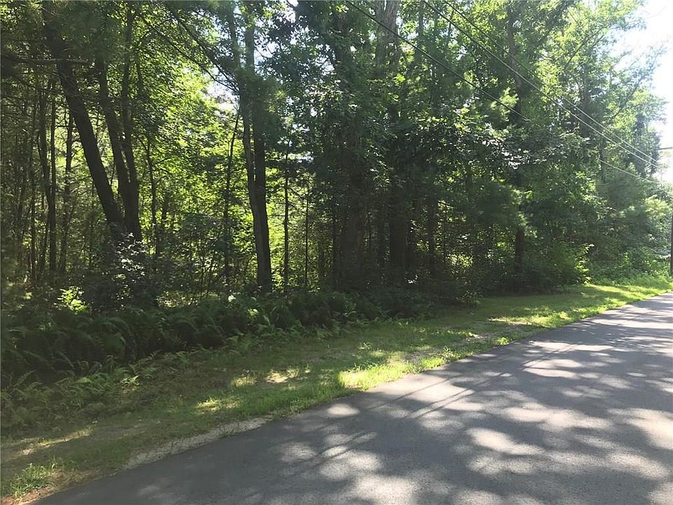 2nd image of 29 Buttonwoods Rd
