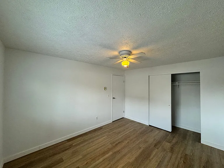 Stunning 2 Bed, 1 Bath w/ Laundry & AC in Lincoln Heights! — Photo 10