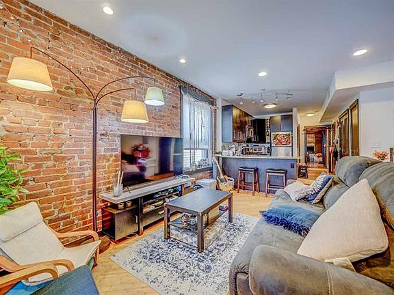 5th image of 324 Baldwin Ave APT 3B