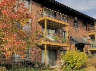 8469 Archer Ave APT 204, Willow Springs, IL 60480