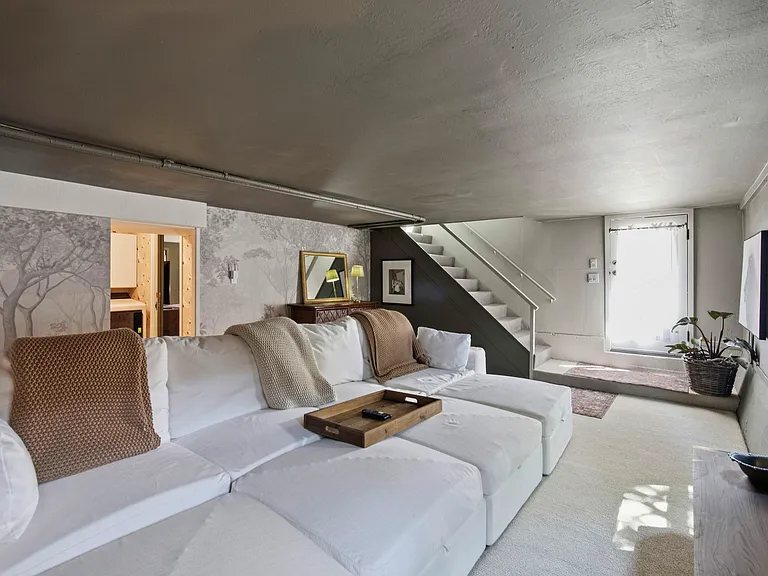 284 E Blithedale Ave — Photo 53