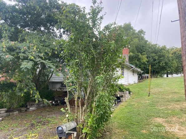 400 Miller Rd, West Mifflin, PA 15122