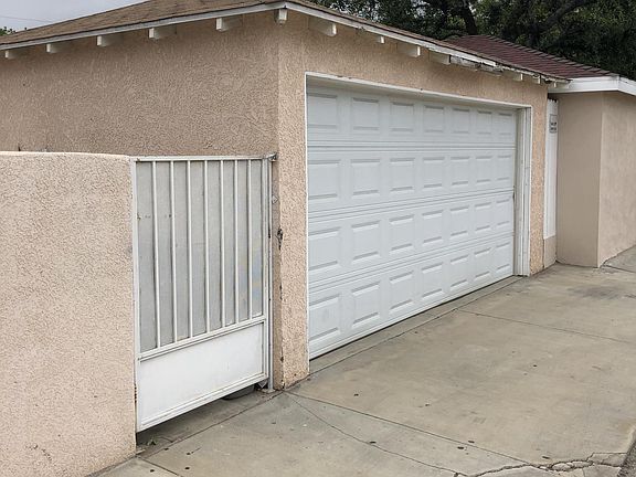 4th image of 3914 W Victory Blvd #A