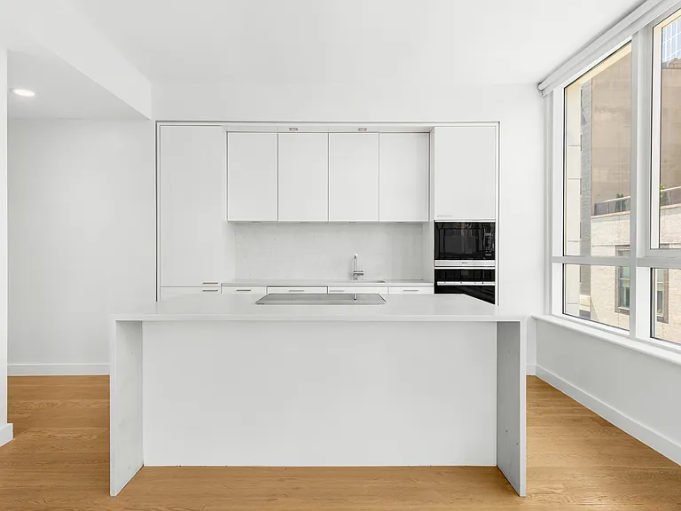 301 E 61st St #3B — Photo 2
