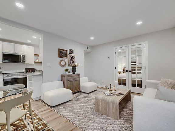 3rd image of 1111 Maxwell Ave #110