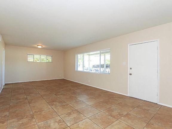 4th image of 2109 W Coolbrook Ave