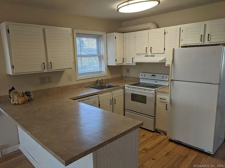 42 Ferris St — Photo 6