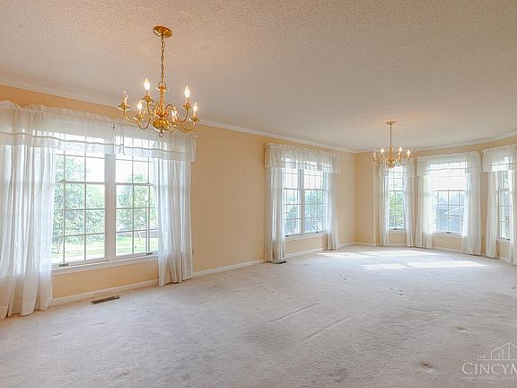 5th image of 560 Leo Dr