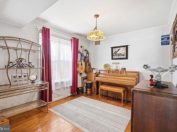 4th image of 733 Whalers Cove Ct