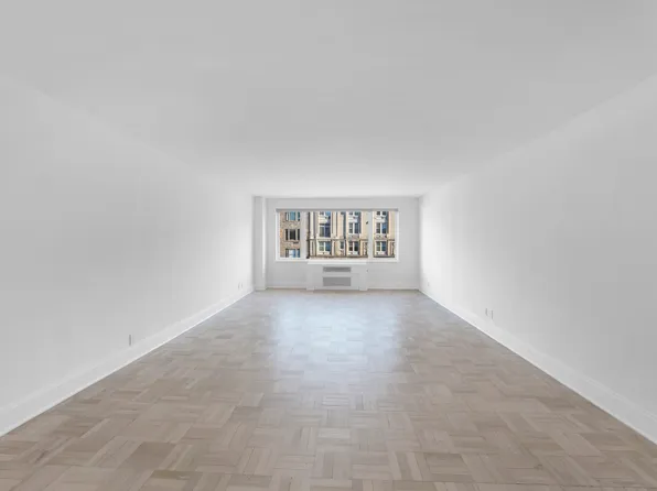 920 Park Avenue image 1 of 22