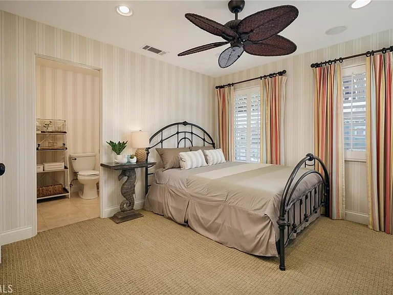 208 E Balboa Blvd — Photo 22